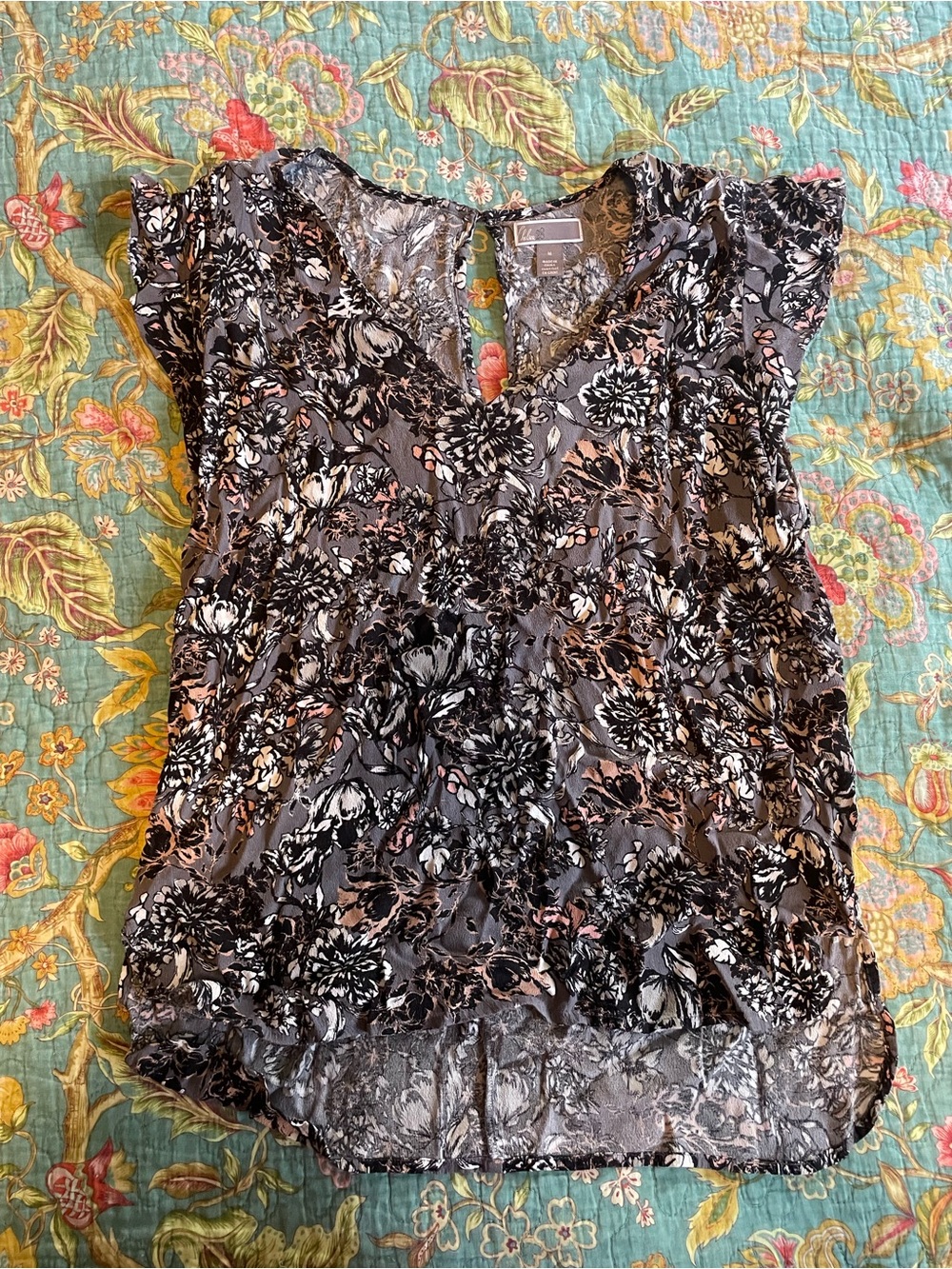 Chelsea28 Gray Floral V-Neck Flutter Sleeve Blouse